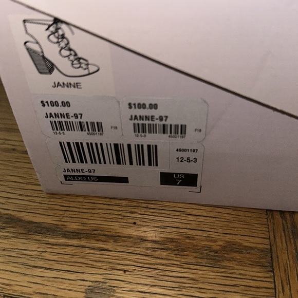 Aldo lace up block heels - Picture 3 of 3